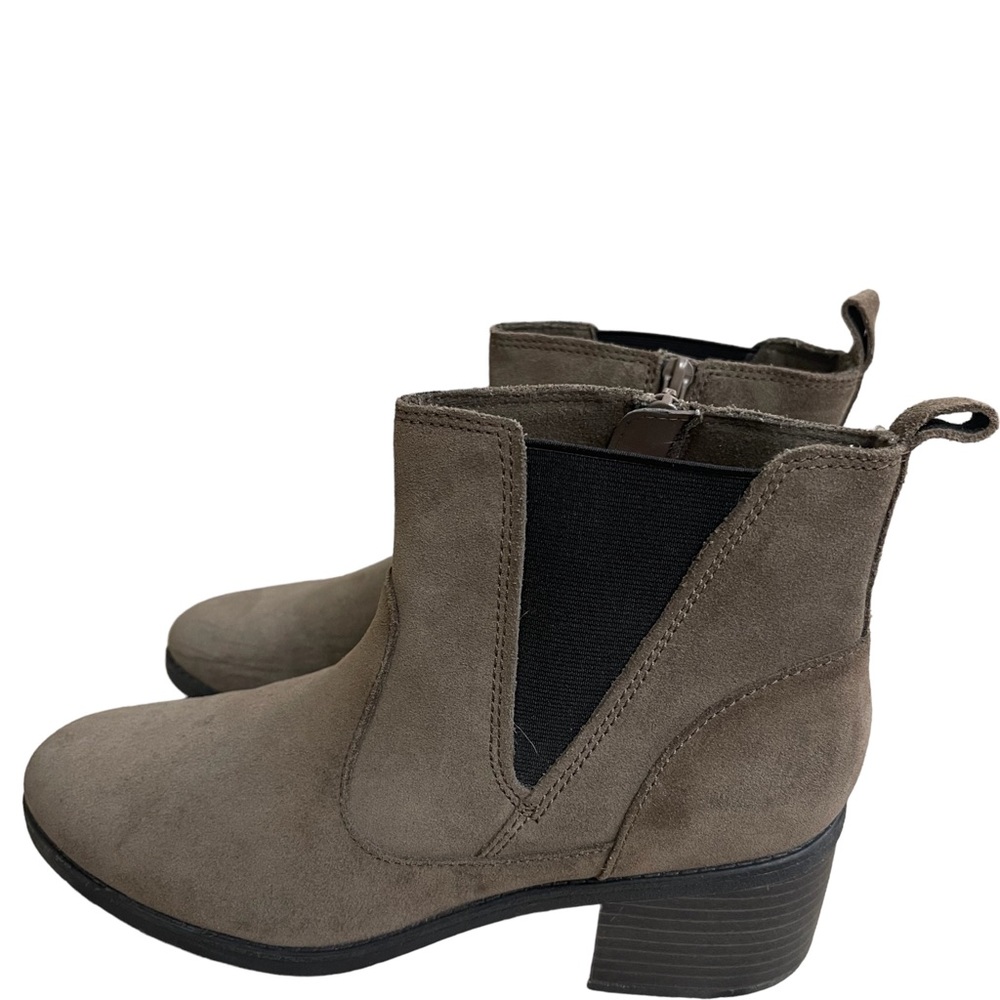 Clarks Womens Nevella Bell Ankle Chelsea Boots Size 8 M Taupe?Suede heeled